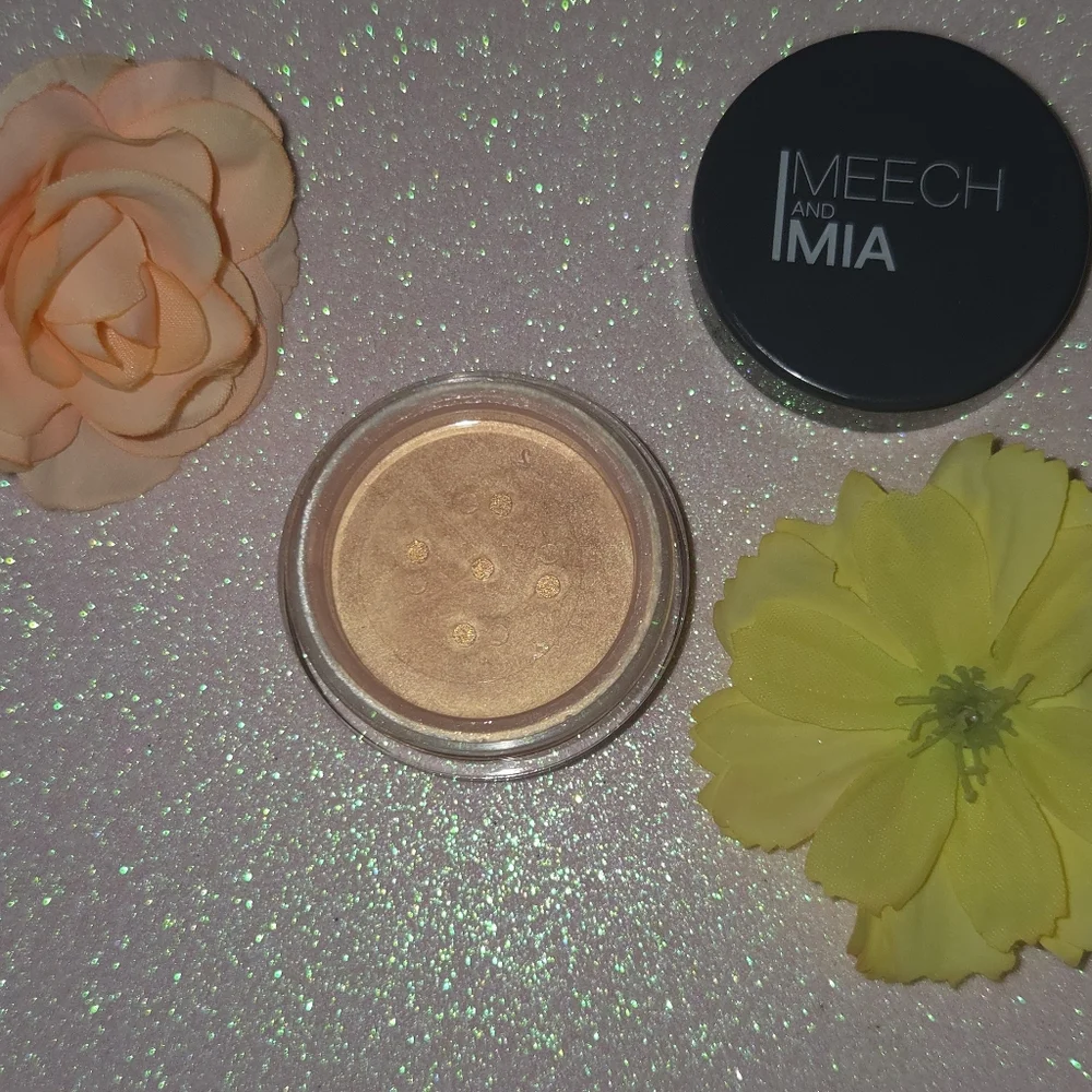 5/$25 BEIGE Meech And Mia Shadows Loose Powder Eyeshadow NWT